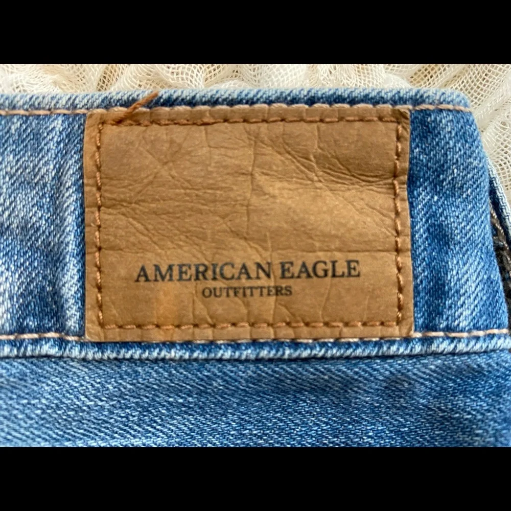 American Eagle Tomgirl Midi Denim Jeans Shorts Distressed Frayed Hem 100% Cotton